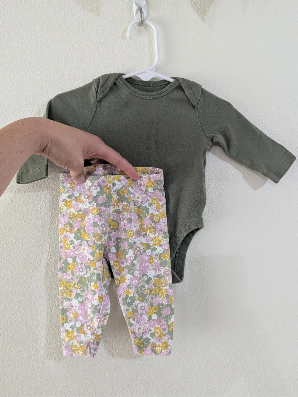 Green & Floral Outfit Sz 3m
